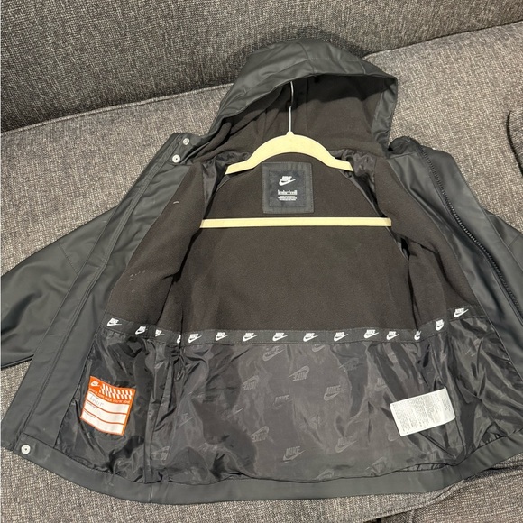 Nike Kids Black Raincoat - Picture 3 of 4